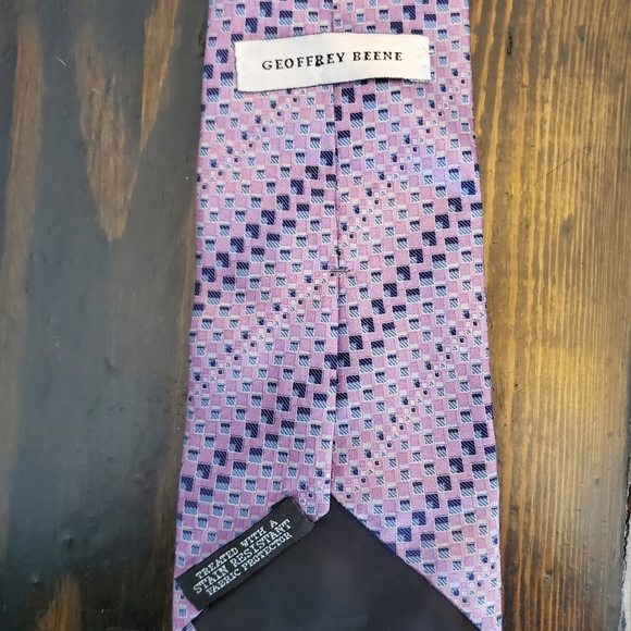 Geoffrey Beene Neck Tie - Picture 2 of 2